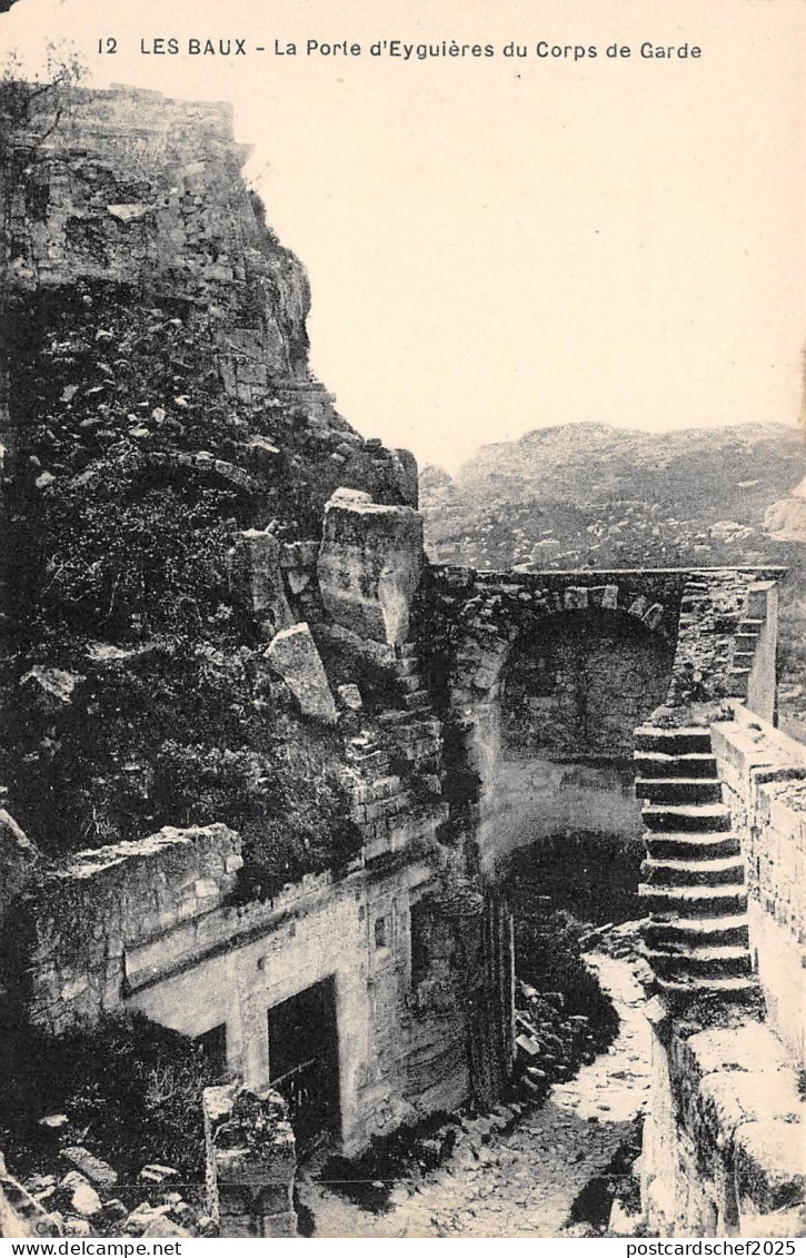BF3717 la porte d eyguieres du corps de g les baux france