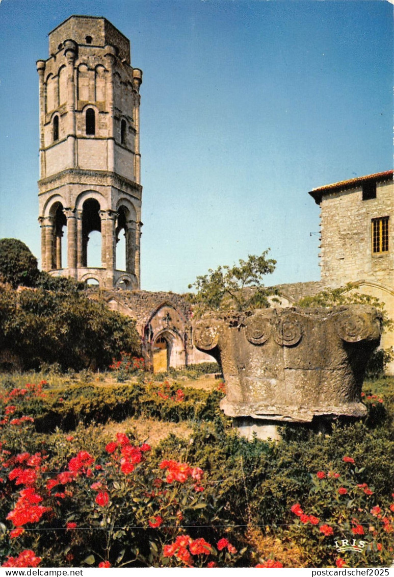 BF961 la tour charlemagne Charroux  France