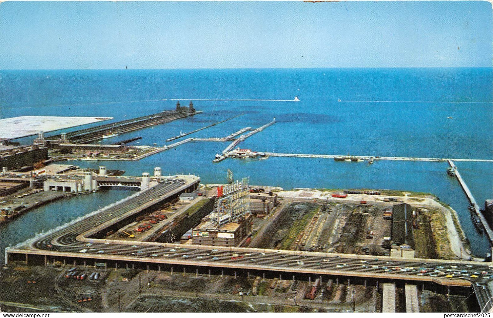 BG9466 outer drive link bridge and lake front chicago usa