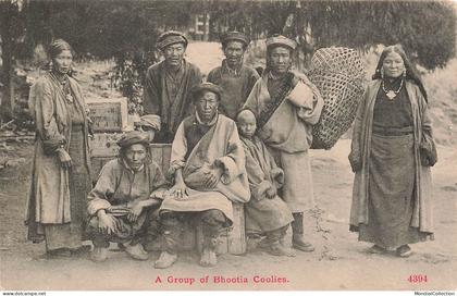 MIKII-0530 BHOUTAN A GROUP OF BHOOTIA COOLIES GROUPE DE PORTEURS