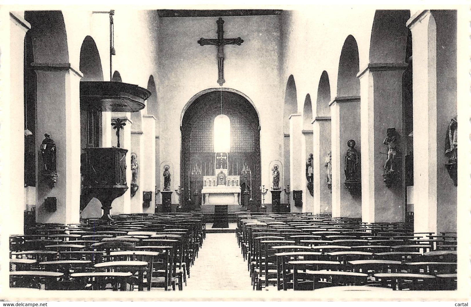 BIERBEEK - Binnenzicht de Kerk.