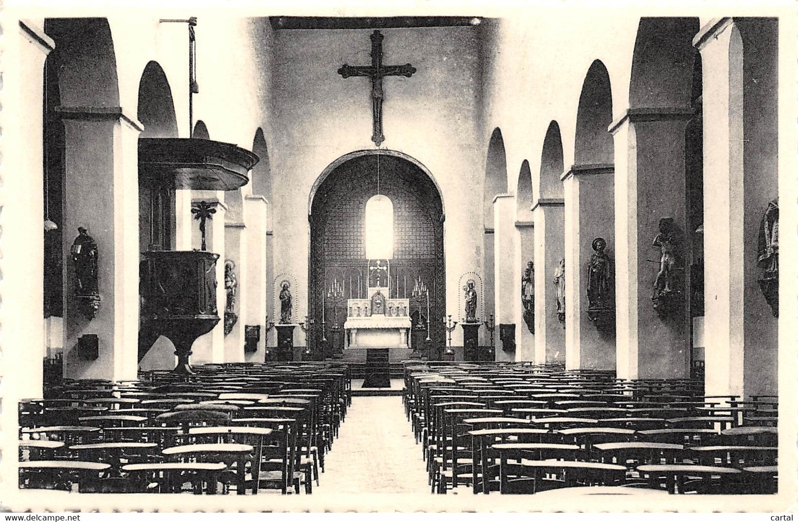 BIERBEEK - Binnenzicht der Kerk.