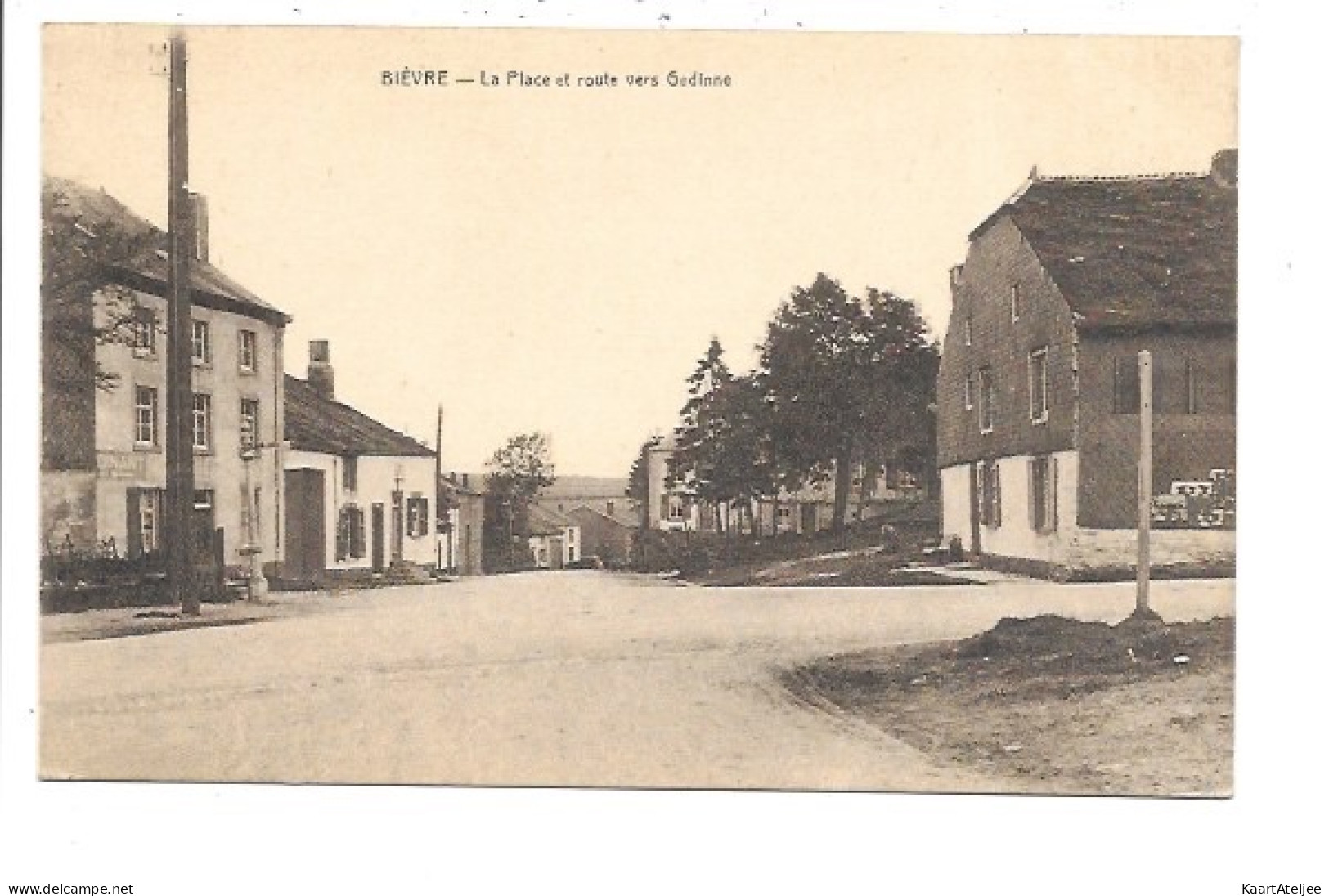 Bièvre - La Place et route vers Gedinne.