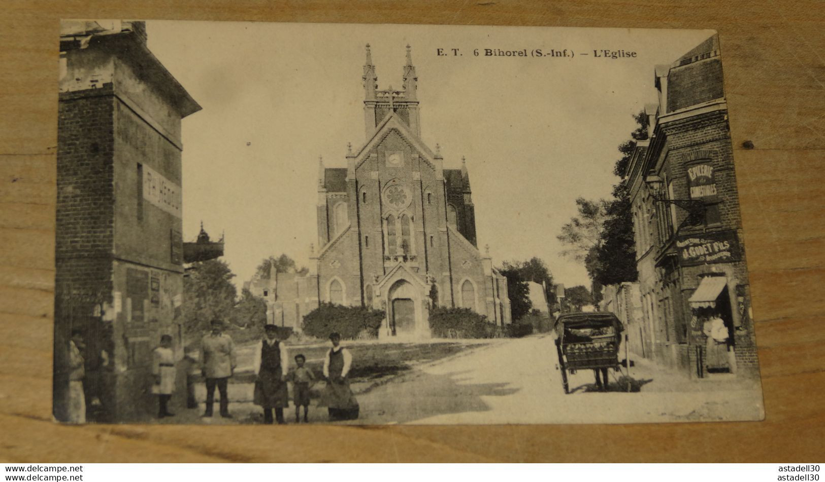 BIHOREL : l'église ........... T-12067