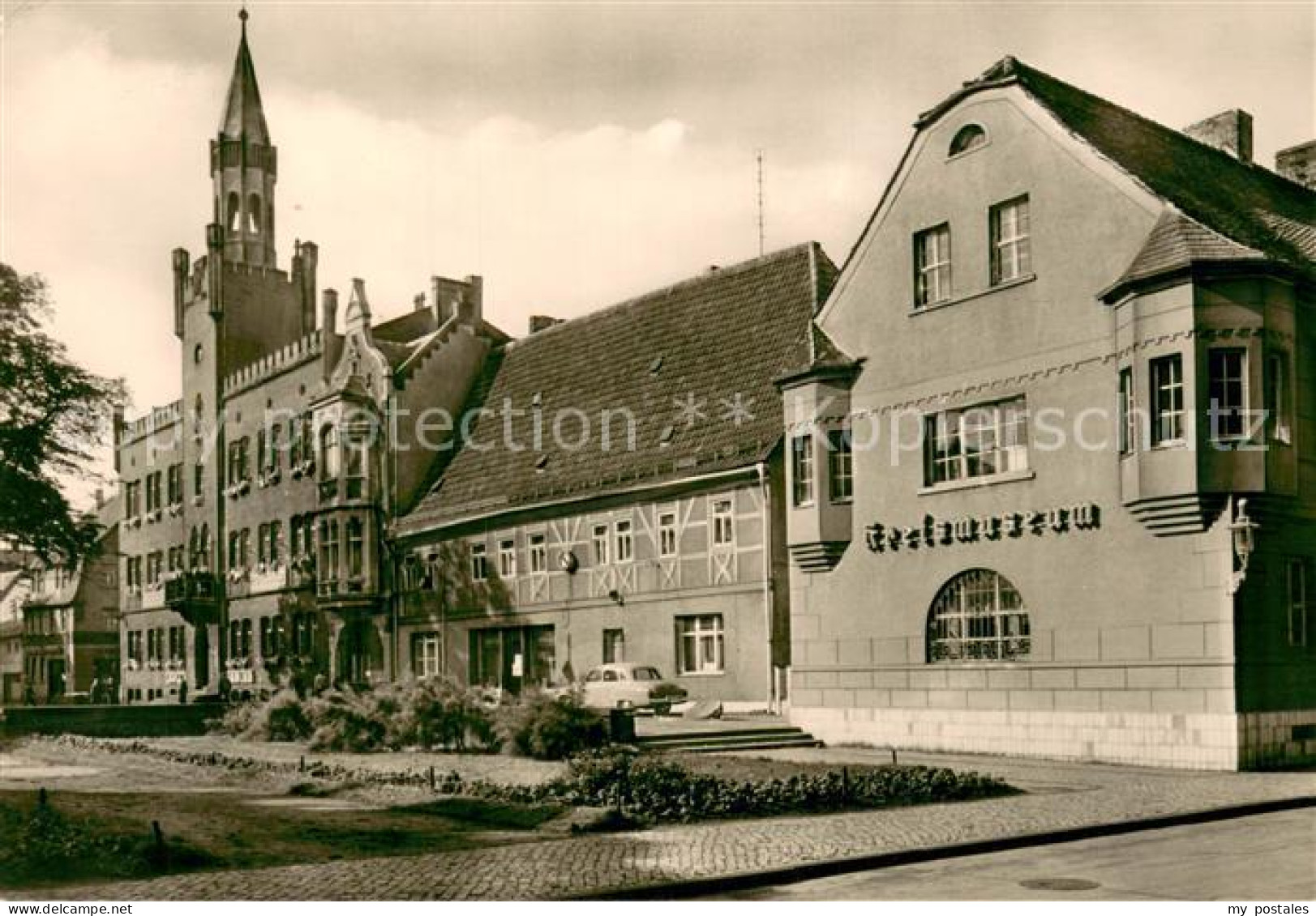 Bitterfeld Sachsen-Anhalt Rathaus und Kreismuseum