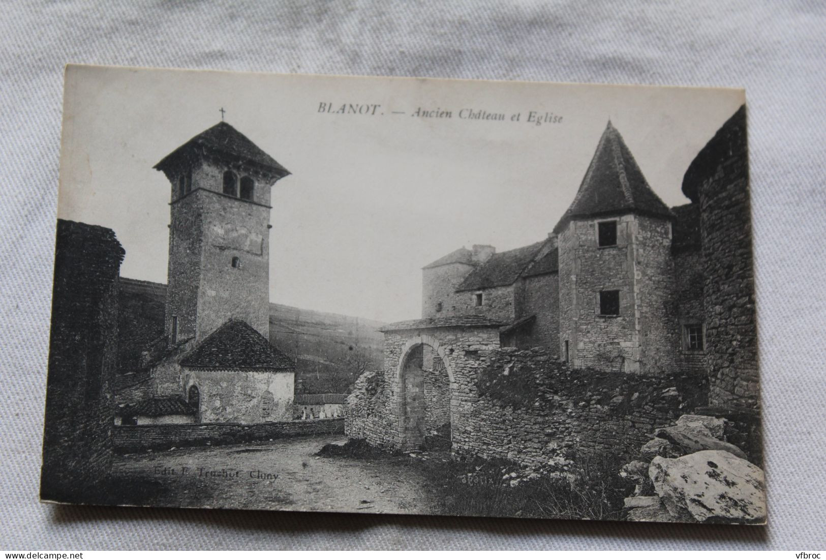 Blanot, ancien château et église, Saône et Loire 71