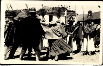 CPA La Paz Bolivien, Traditionelle Trachten, Menschen in Feierlaune, Anden, Bolivien