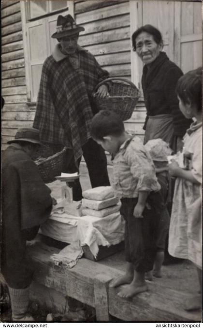 Photo CPA La Paz Bolivien, einheimische Familie am Steg, Ware