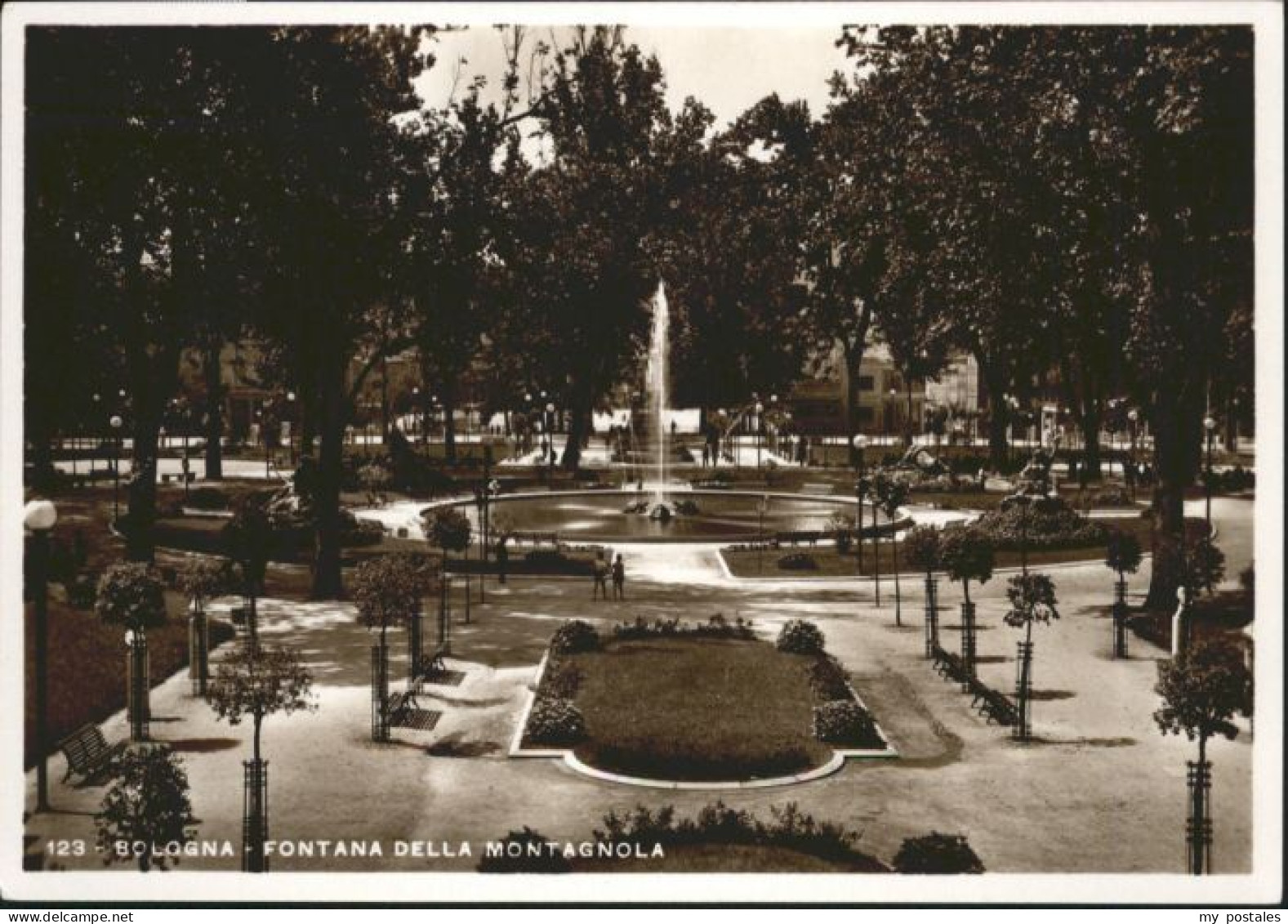 Bologna Fontana della Montagnola Brunnen