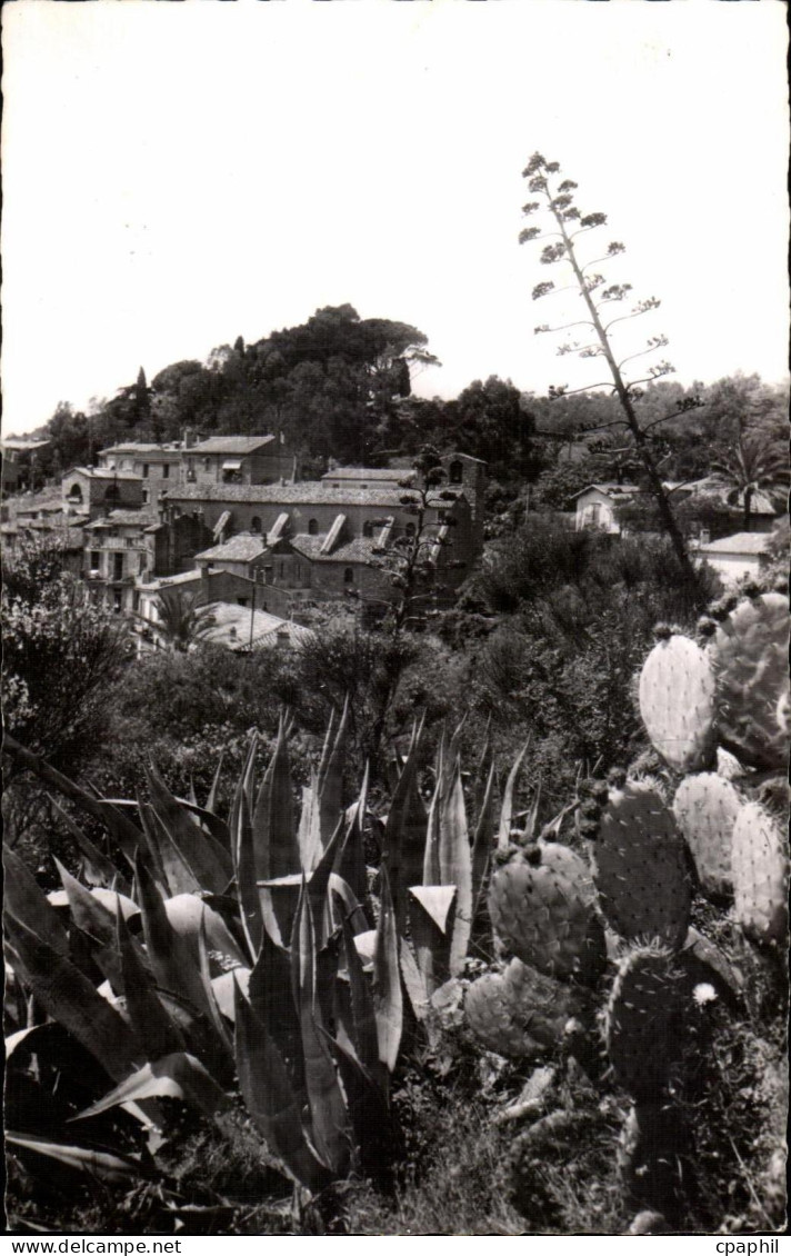 Bormes les Mimosas - Vue vers l Eglise - CPA