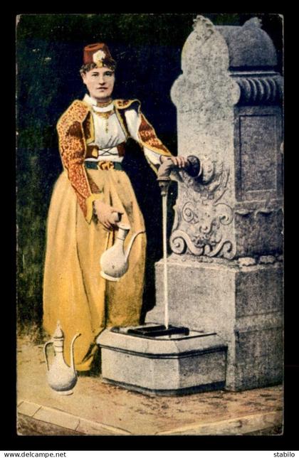 BOSNIE - FEMME EN COSTUME