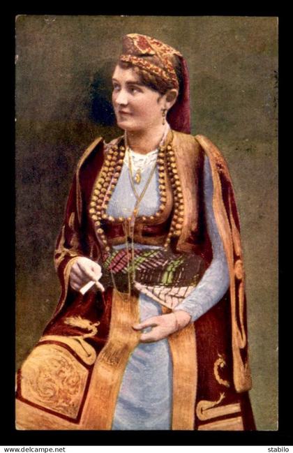 BOSNIE - FEMME EN COSTUME