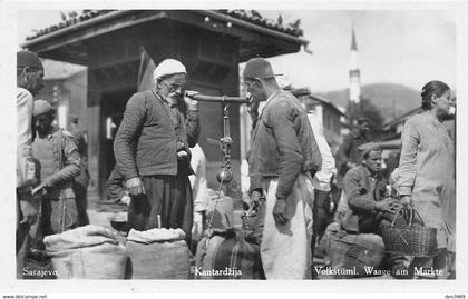 Bosnie-Herzégovine - SARAJEVO - Kantardzija - Volkstüml. Waage am Markte - Naklada : Papirnica H. Kopcic - Carte-Photo