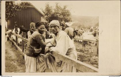 Photo CPA Sarajevo Bosnien Herzegowina, Männer in Trachten