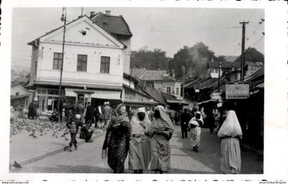 Photo CPA Sarajevo Bosnien Herzegowina, Straße, Passanten