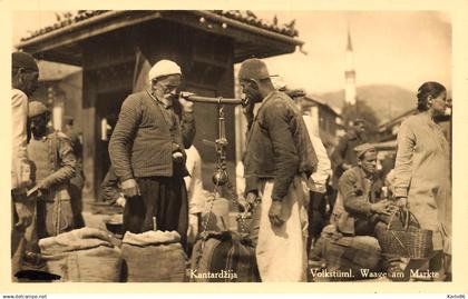 sarajevo , bosnia * carte photo * kantardzija , volkstüml , waage am markte * marché market bosnie herzégovine