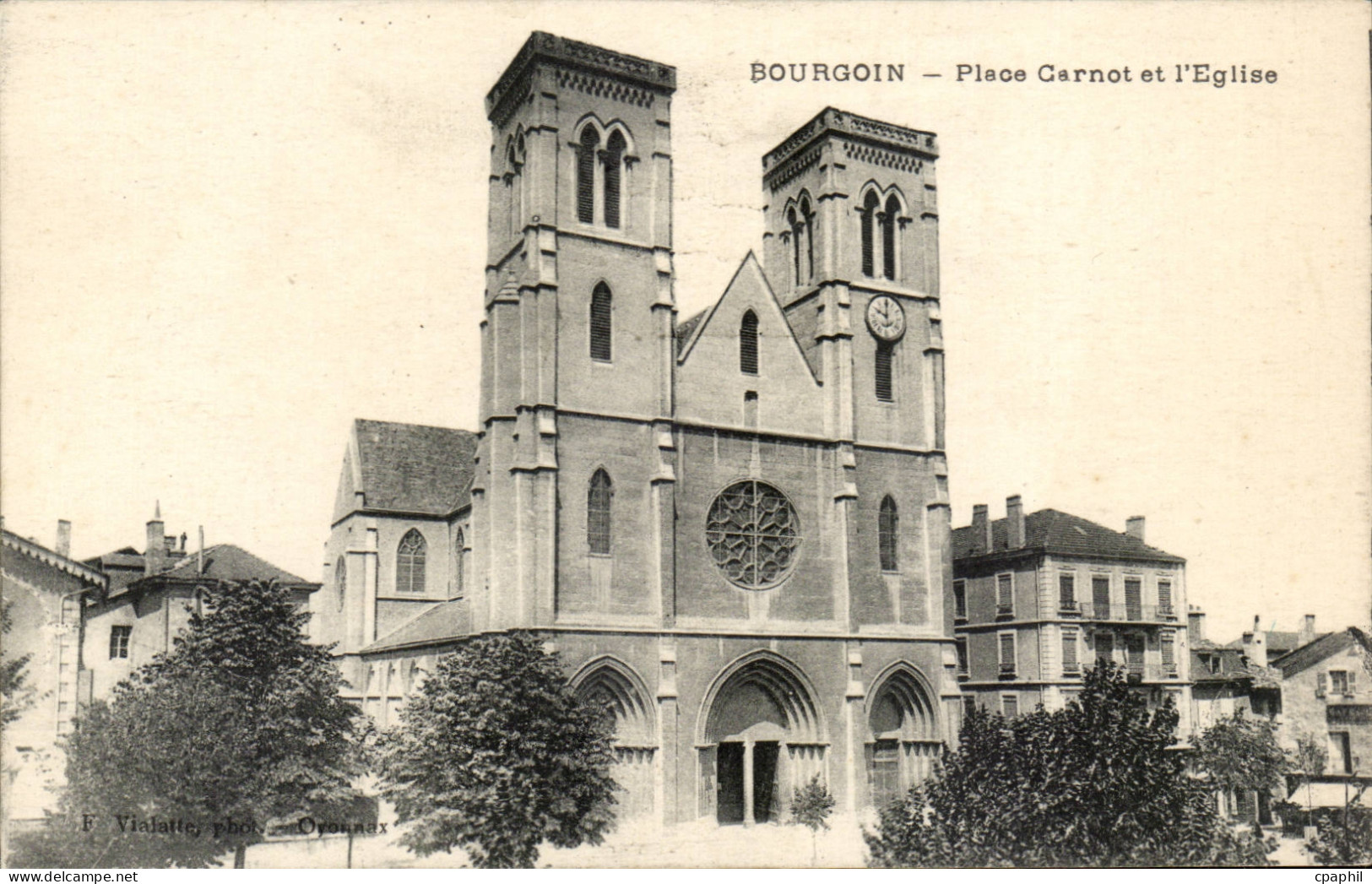 Bourgoin - Place Carnot et L'Eglise - CPA