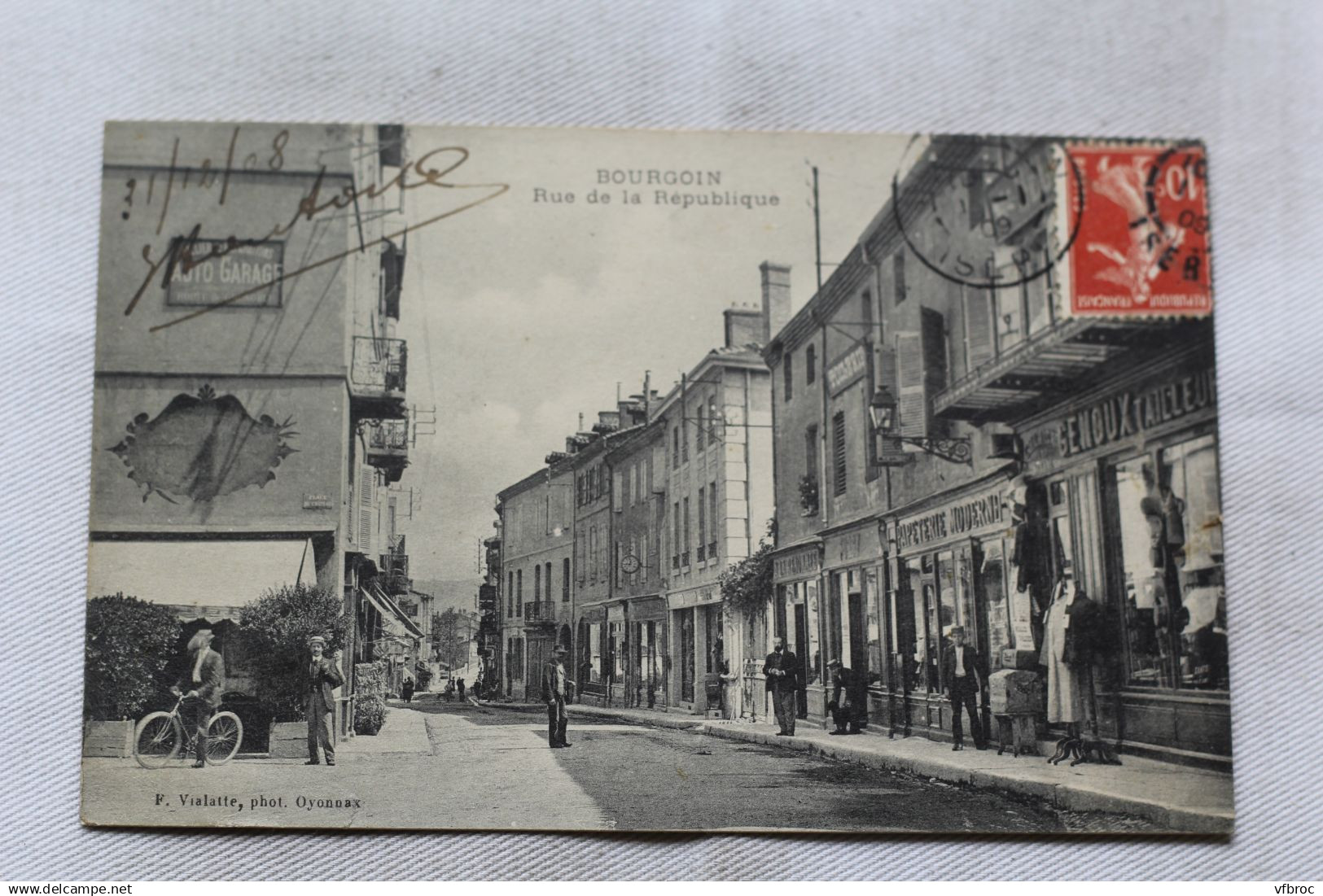 Bourgoin, rue de la République, Isère 38