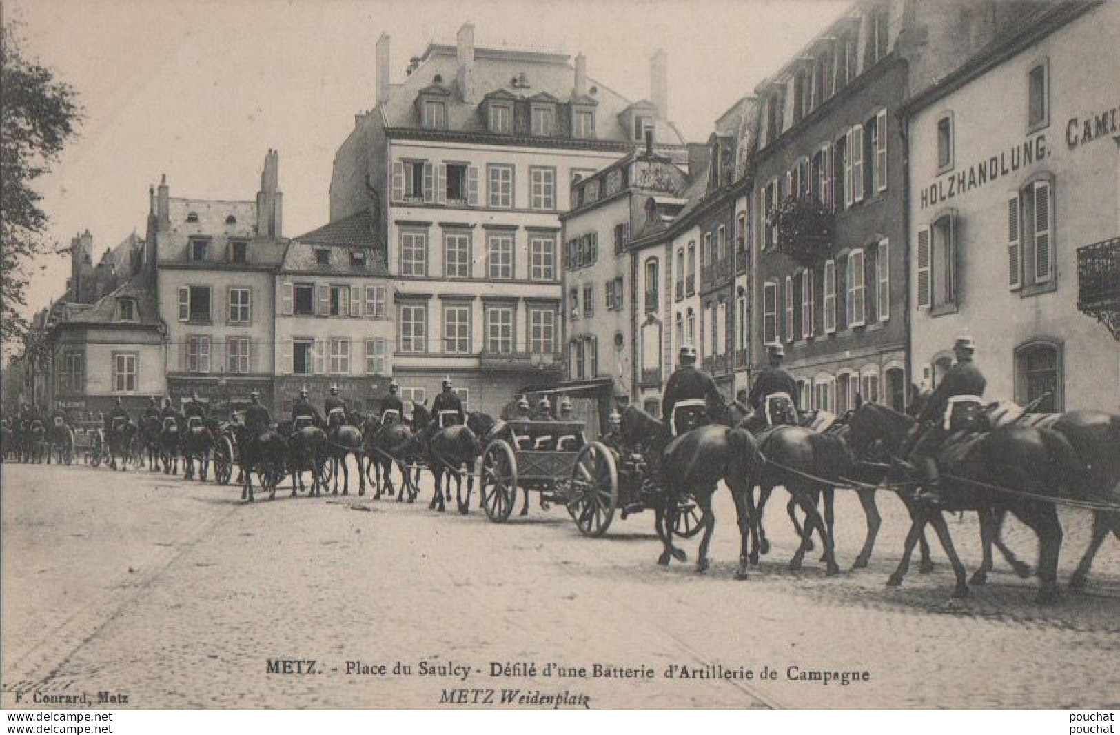 BQ-57) METZ - PLACE DU SAULCY - DEFILE D'UNE BATTERIE D'ARTILLERIE DE CAMPAGNE - PARADE - ( 2 SCANS )