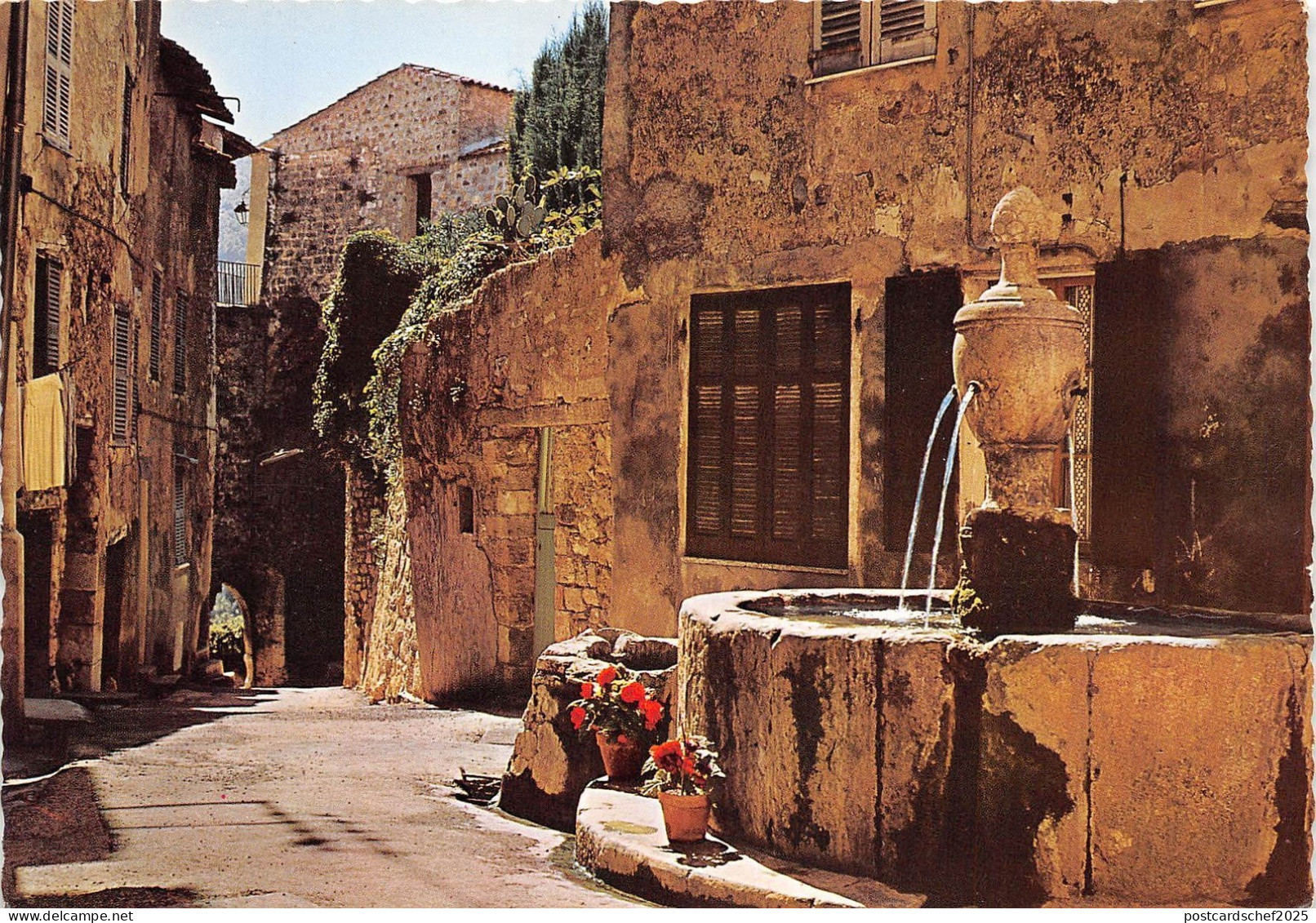 BR13674 Bargemon vieille rue et Fonatine france