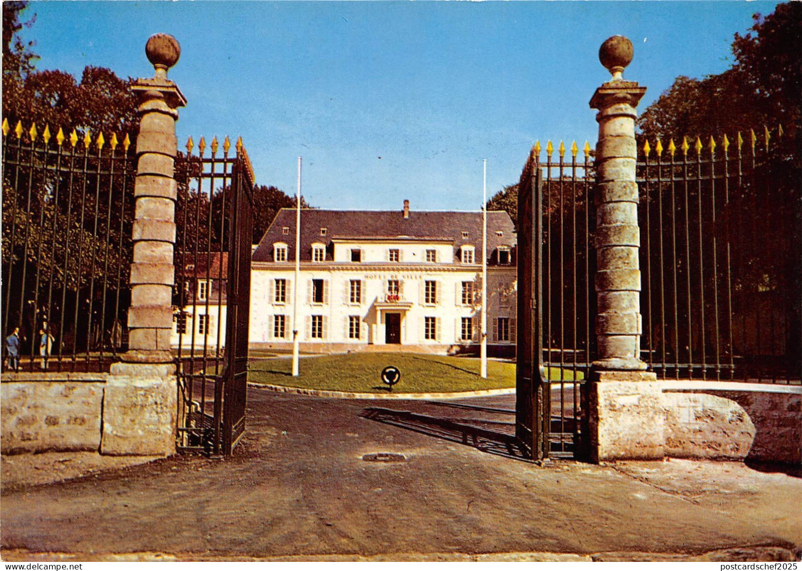 BR21829 pontault combault la mairie   france