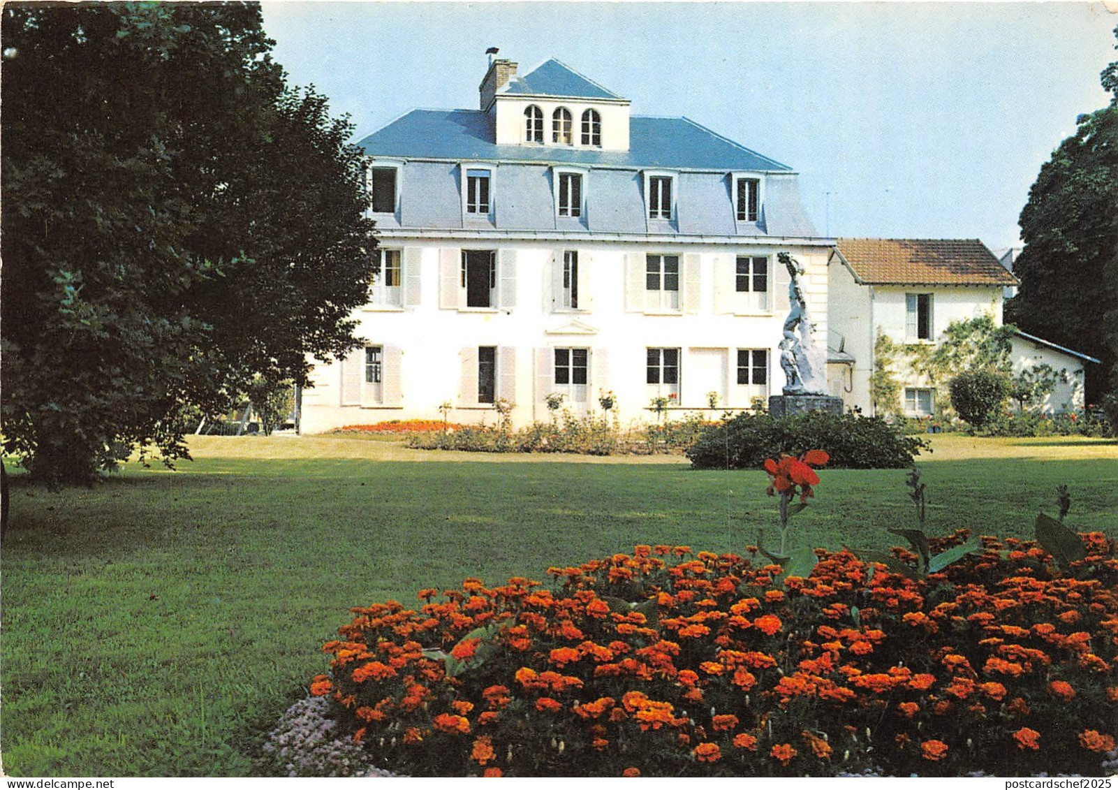 BR26154 La mairie vue du parc Chatenay Malabry France