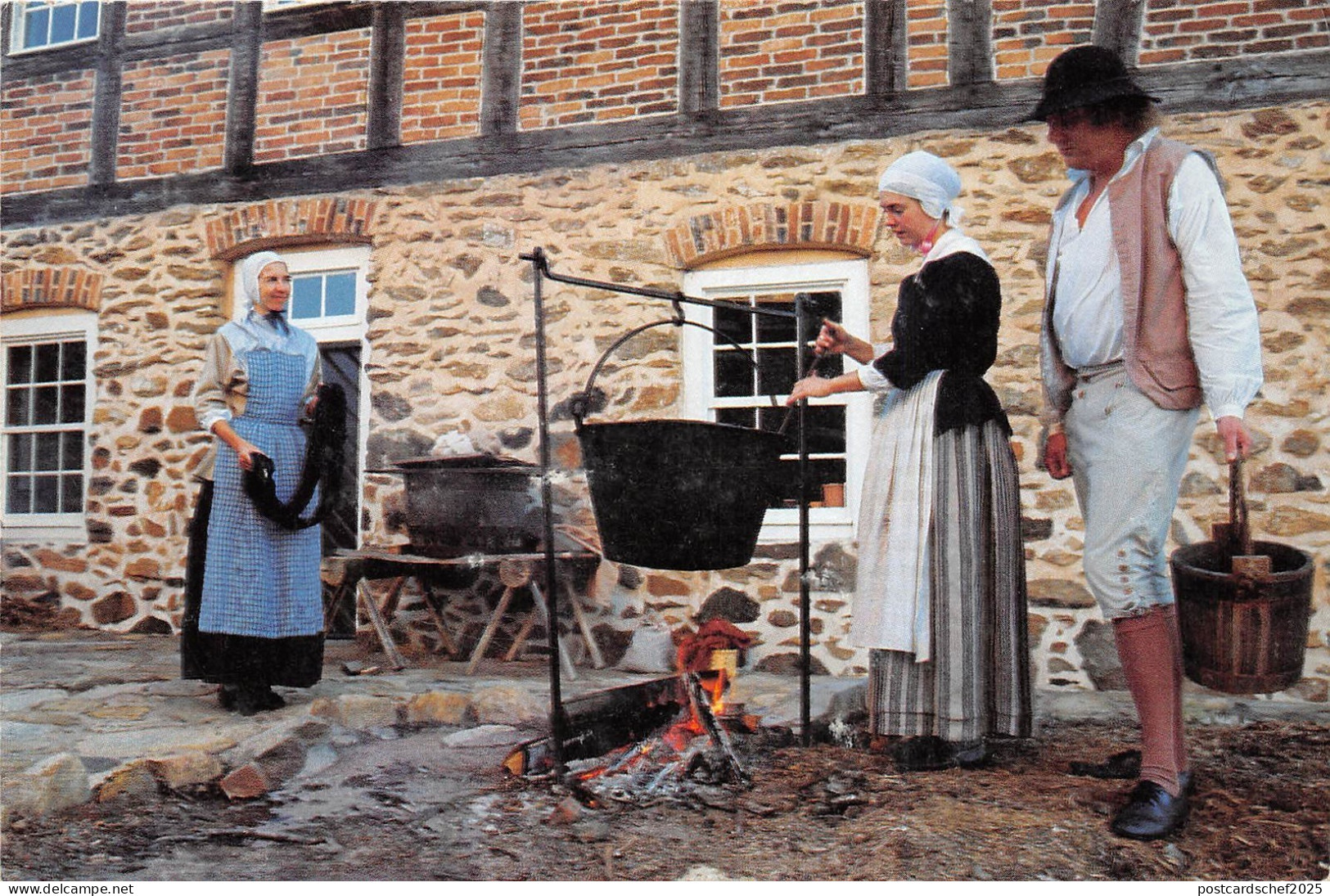BR31070 Dyeing Wool in Old Salem Winston Salem america