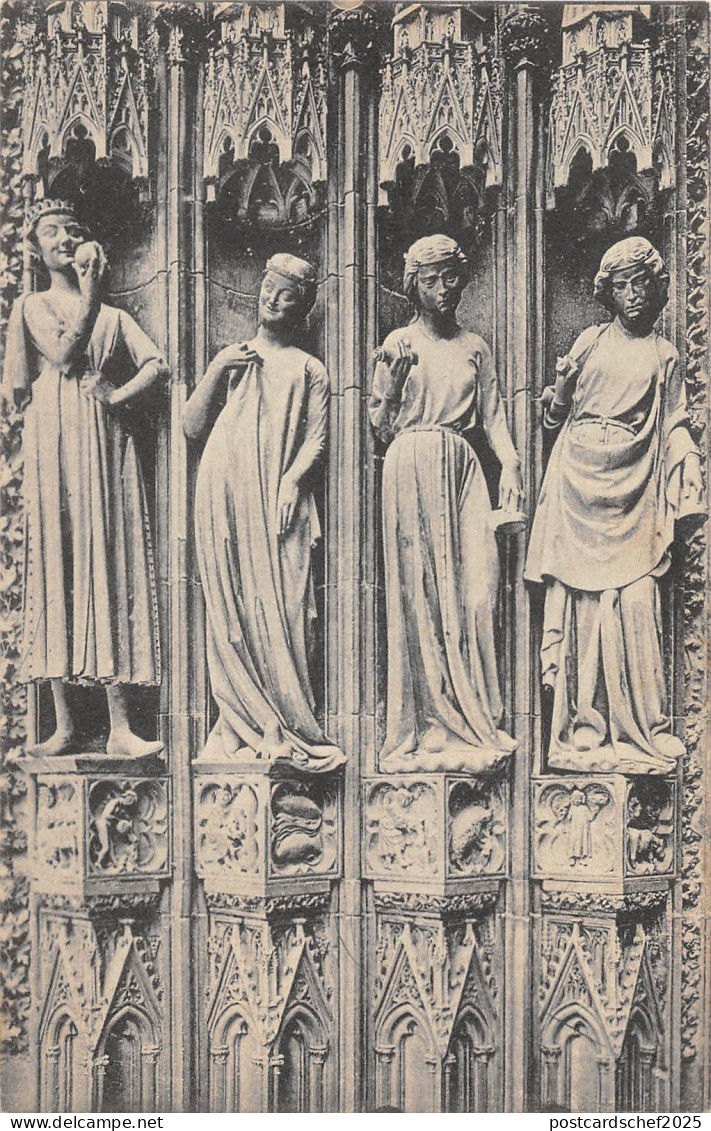 BR45484 statuen des rechten seitenportals nord france