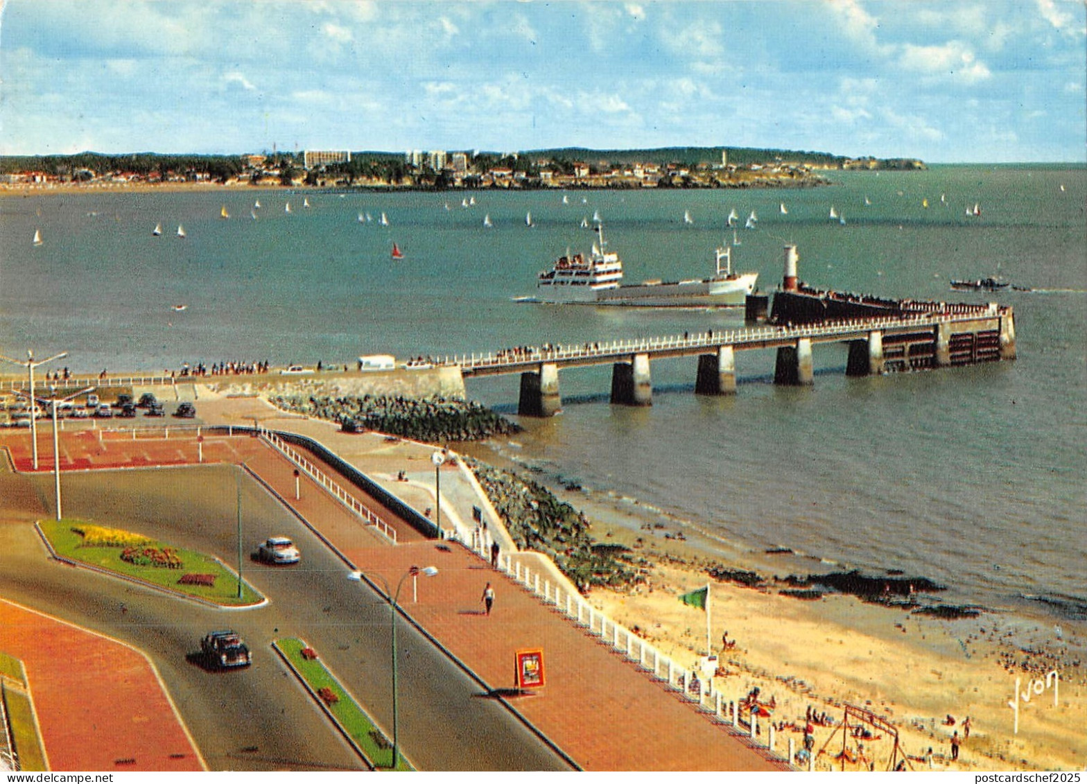 BR49942 Royan le bac reliant royan      France