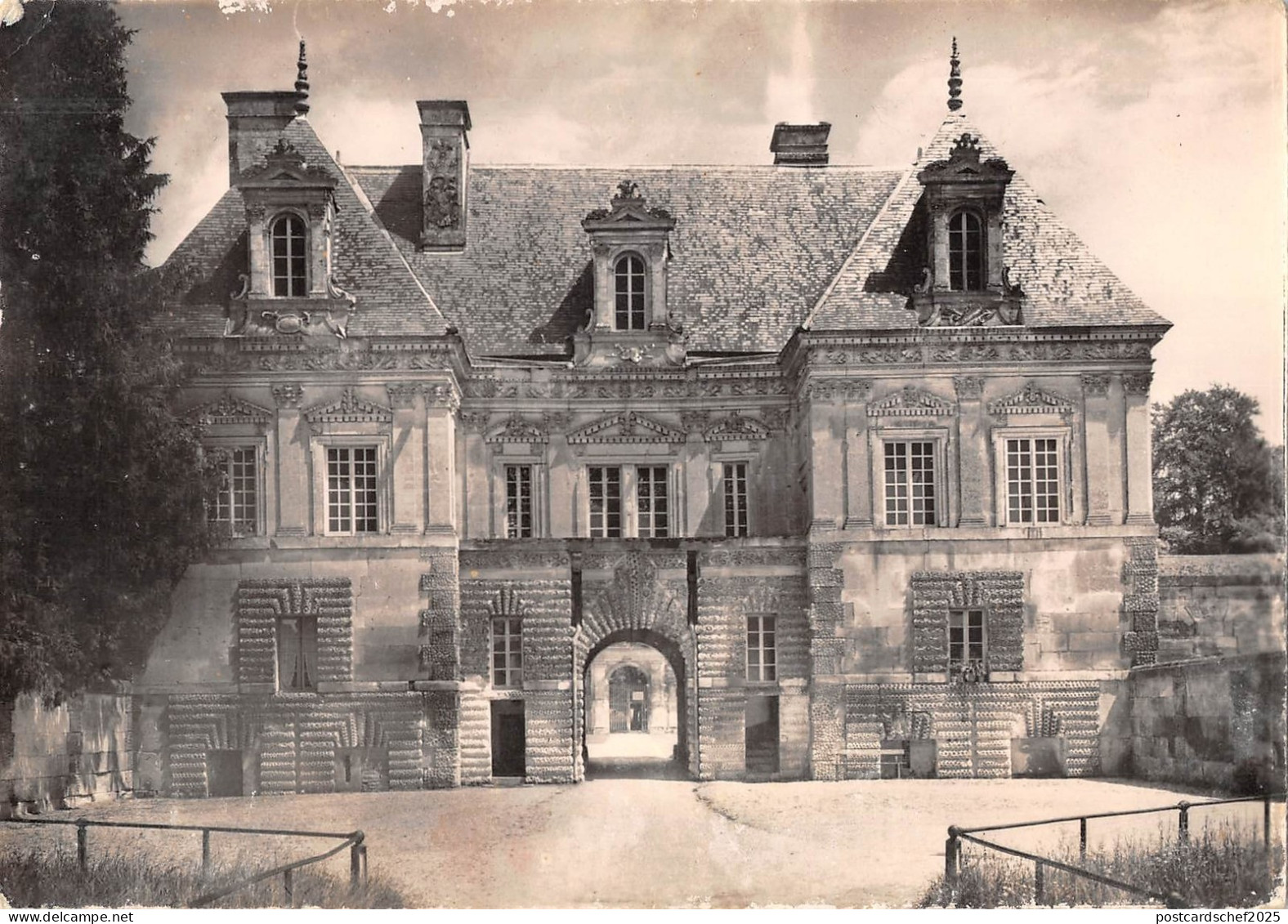 BR51988 Le chateau Tanlay France 1
