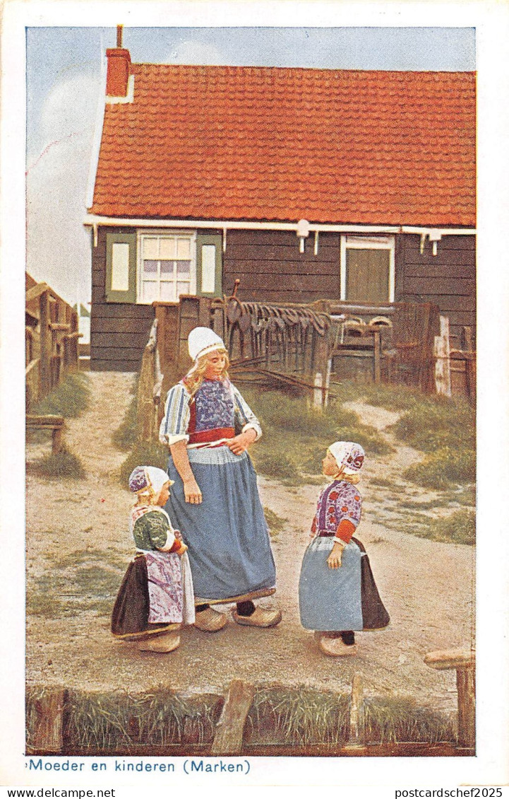 BR56130 Moeder en kinderen folklores costume Marken      Netherlands
