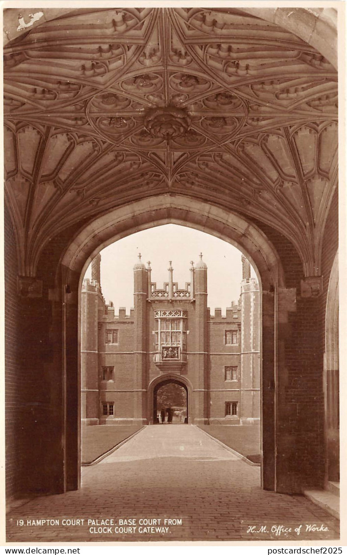 BR58888 base court town clock court gateway   hampton court palace    uk