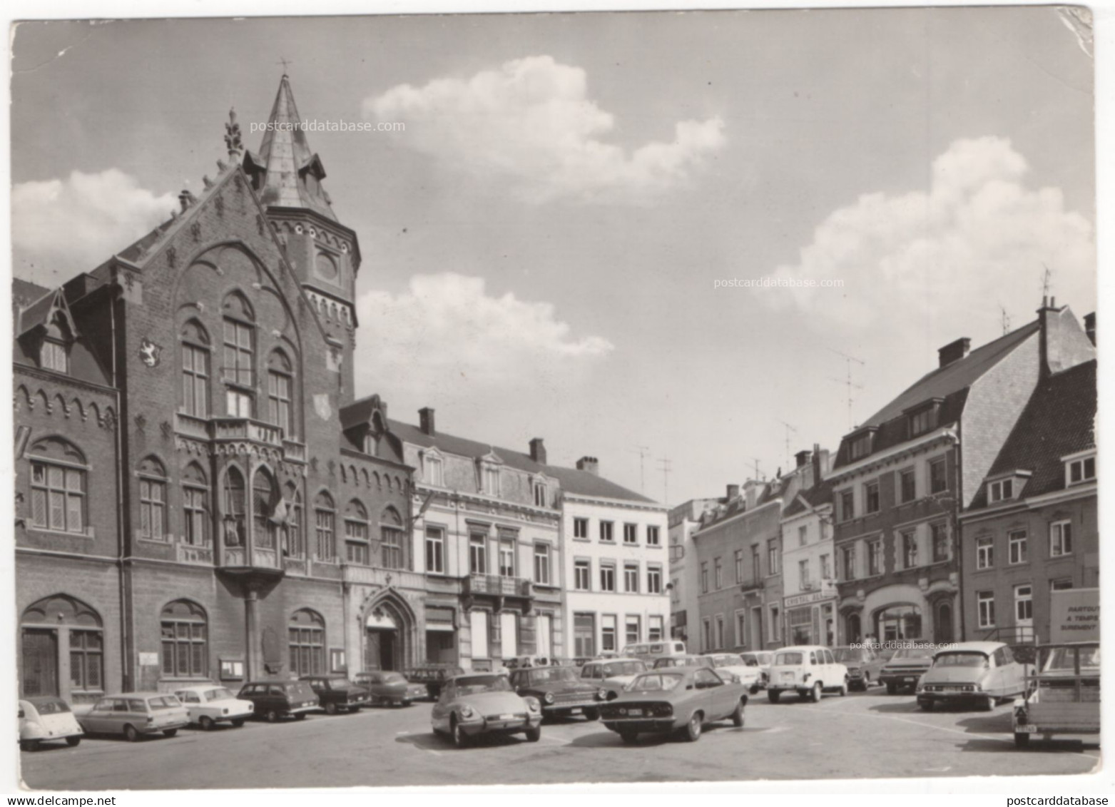 Braine-l'Alleud - Grand'Place - & old cars