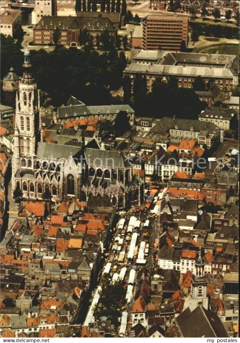 Breda Noord-Brabant Centrum in vogelvlucht achtergrond KMA Kerk