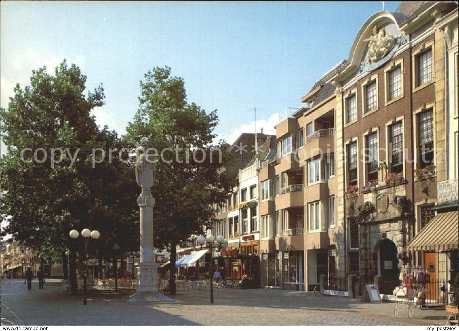 Breda Noord-Brabant Grote markt met het bevrijdingsmonument Judith