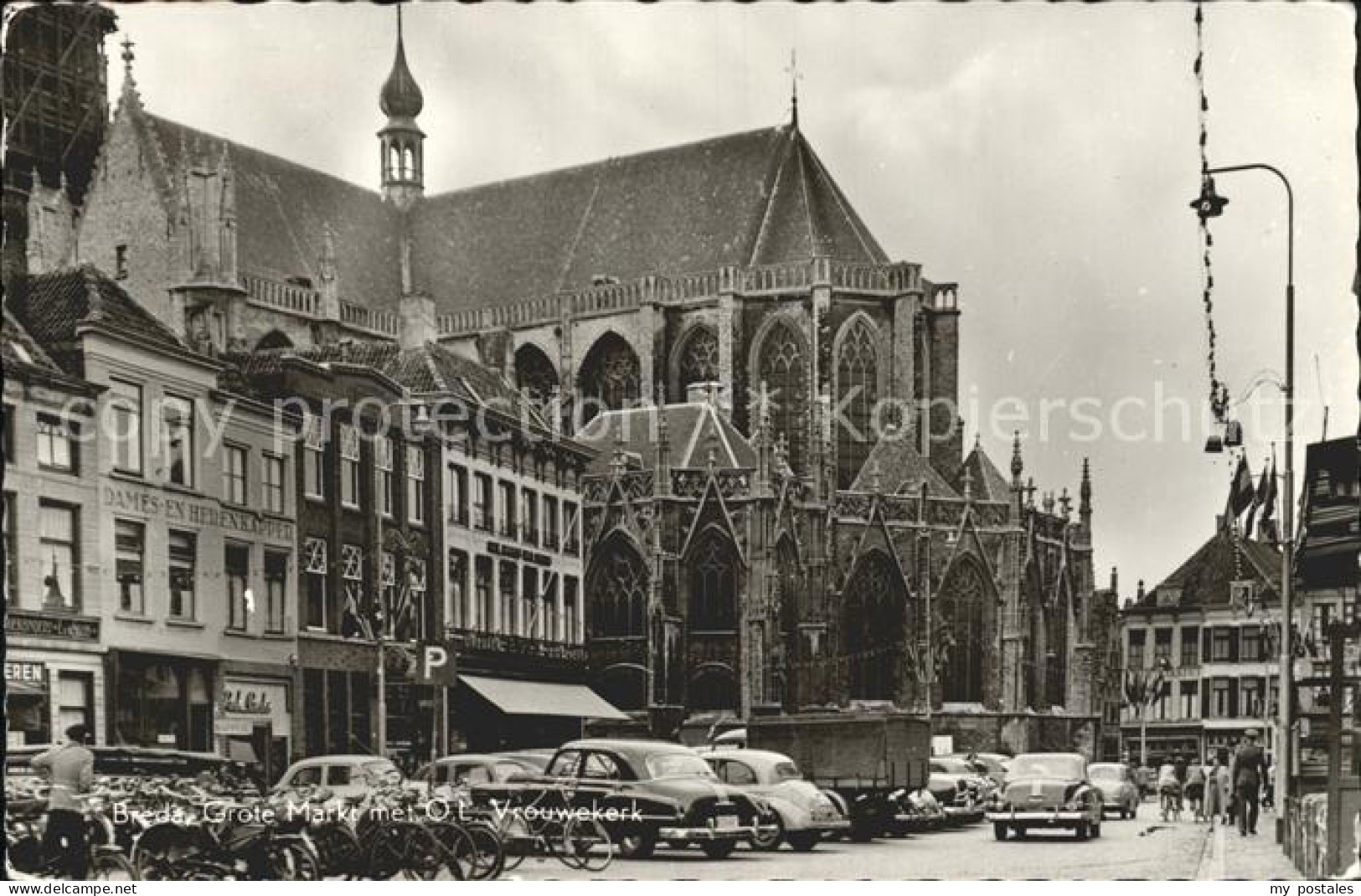 Breda Noord-Brabant Grote Markt Vrouwekerk Autos