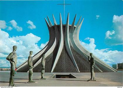Brésil - Brasil - Brasilia - Esculturas Os quatre Evangelistas de Alfredo Ceschiatti no adro da Catedral - CPM - Carte N