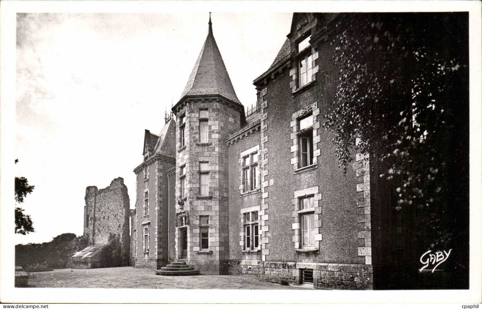 Bressuire CPA Le chateau moderne