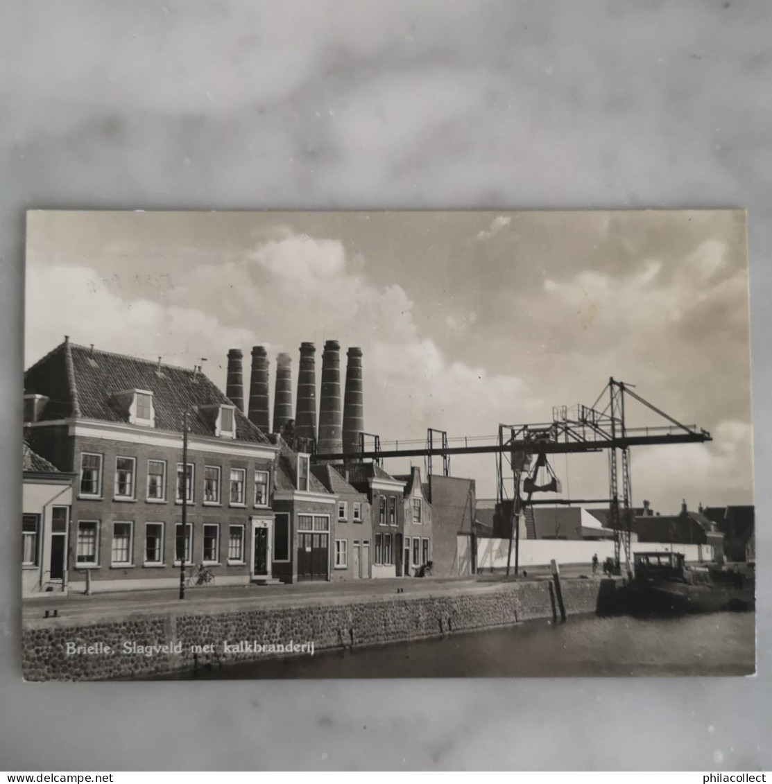 Brielle (ZH) Slagveld met Kalkbranderij (Binnenvaart - Schip) 1959