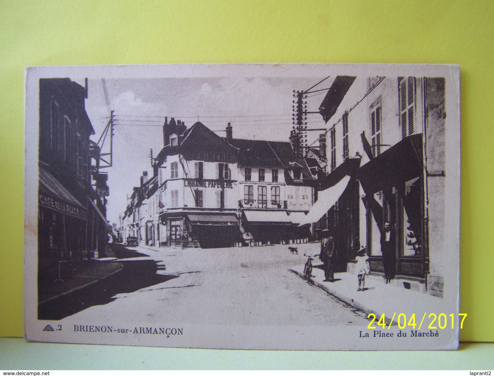 BRIENON-SUR-ARMANCON (YONNE) LES COMMERCES. LES MAGASINS. LA PLACE DU MARCHE.