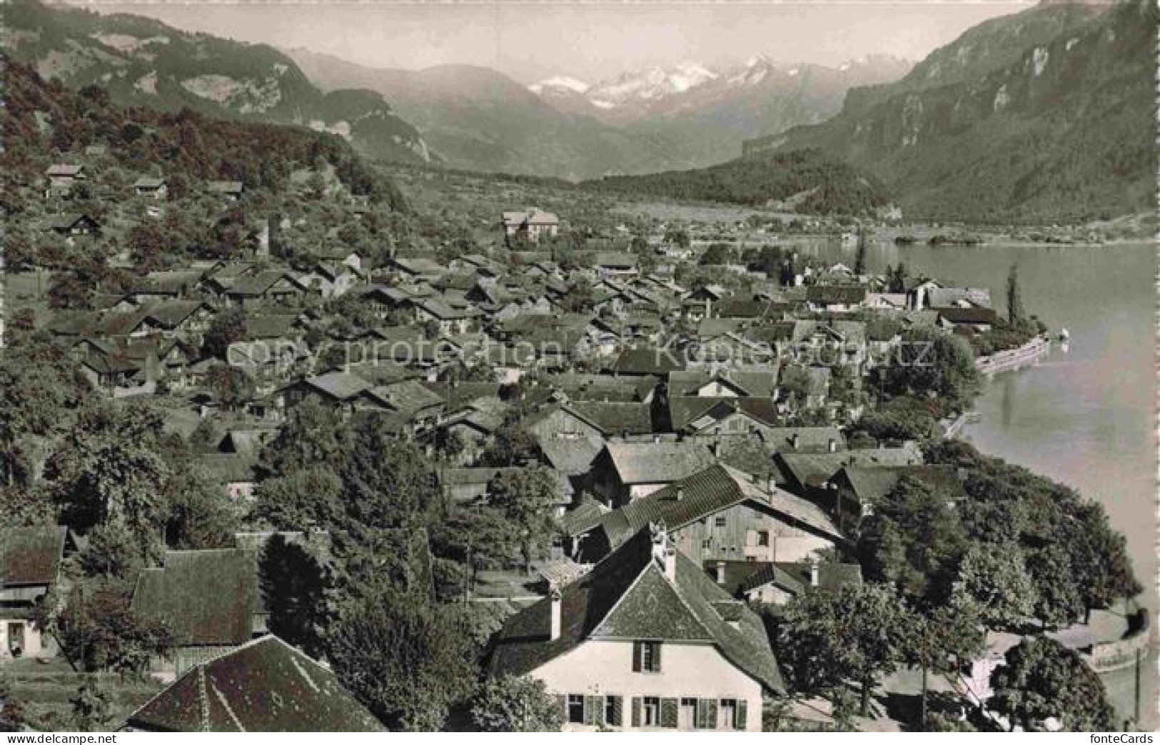 Brienz Brienzersee BE Hasliberg Brienzersee Dorf Haeuser Bergpanorama Schneeberg