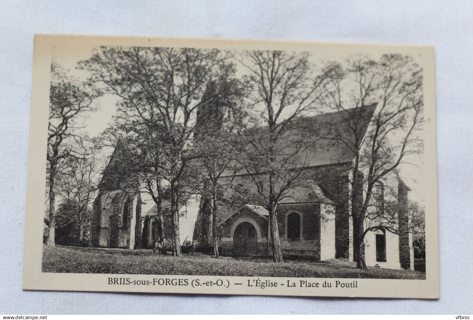 Briis sous Forges, l'église, la place du Poutil, Essonne 91