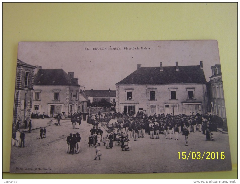 BRULON (SARTHE) PLACE DE LA MAIRIE.