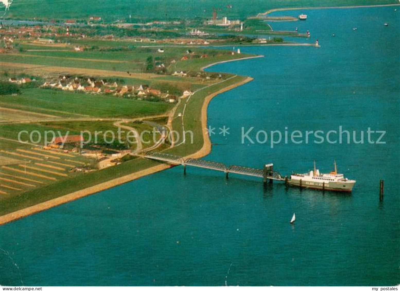Brunsbuettel Elbefaehre Cuxhafen-Brunsbuettel Faehrschiff Schleswig Holstein am