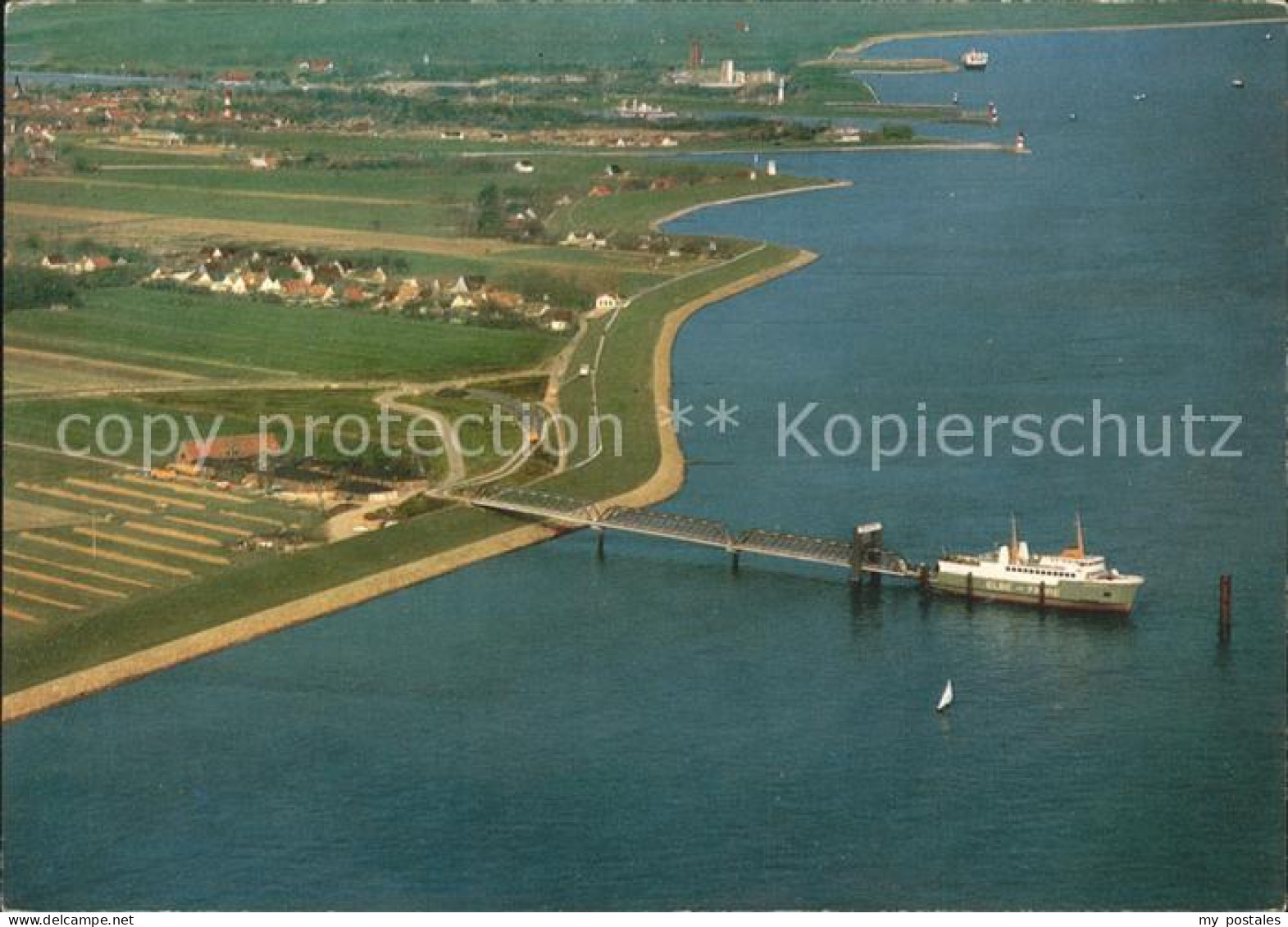Brunsbuettel Elbefaehre Faehrschiff Schleswig Holstein Fliegeraufnahme