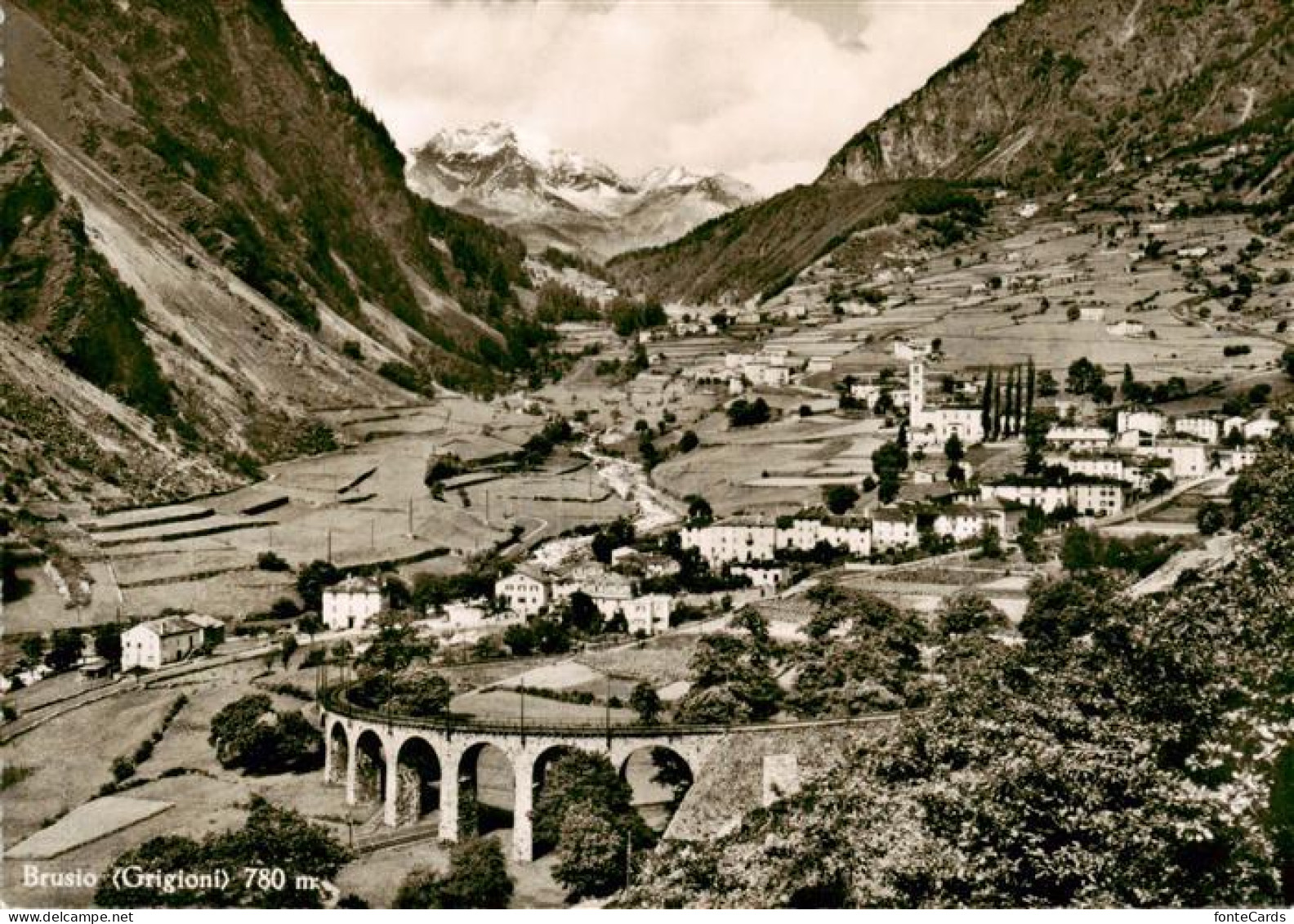 Brusio TI Gesamtansicht mit Alpenpanorama