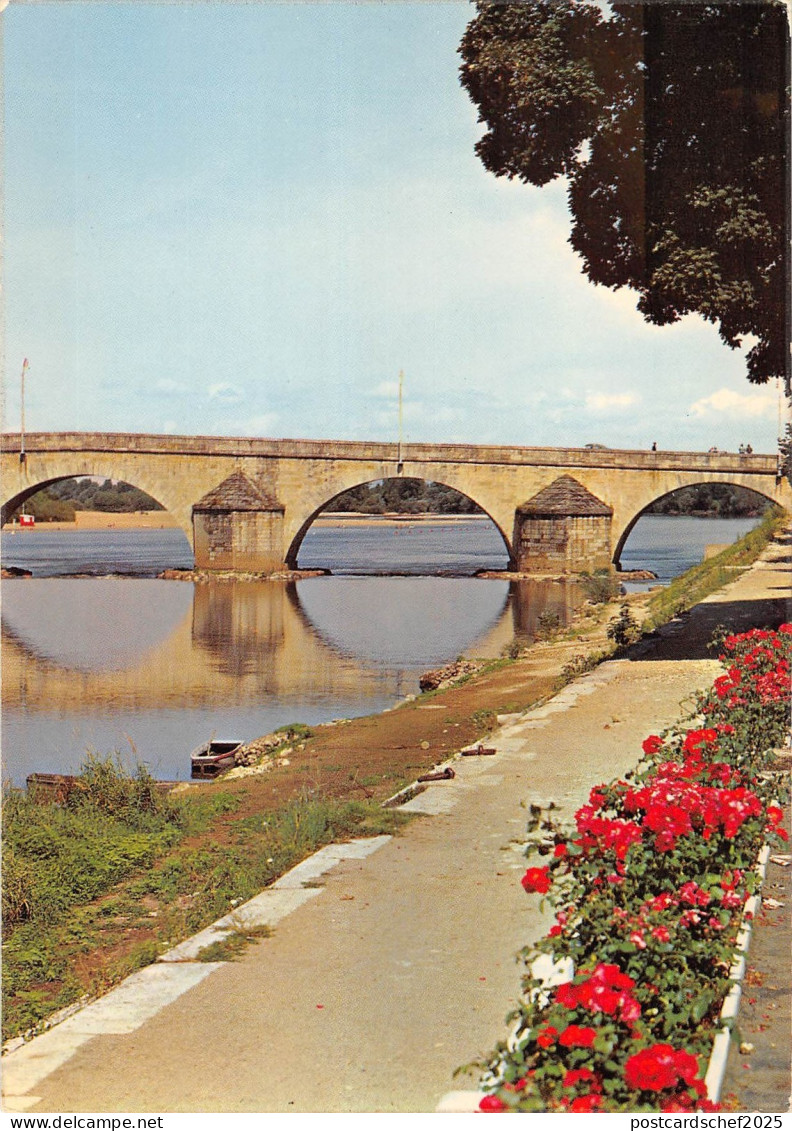 BT4196 La charite sur loire le pont sur la loire France