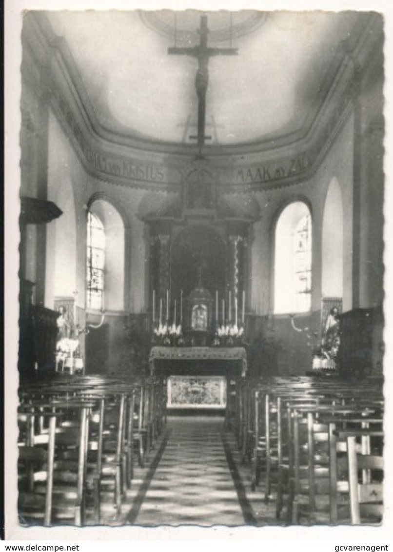 BUDINGEN   KERK BINNENZICHT