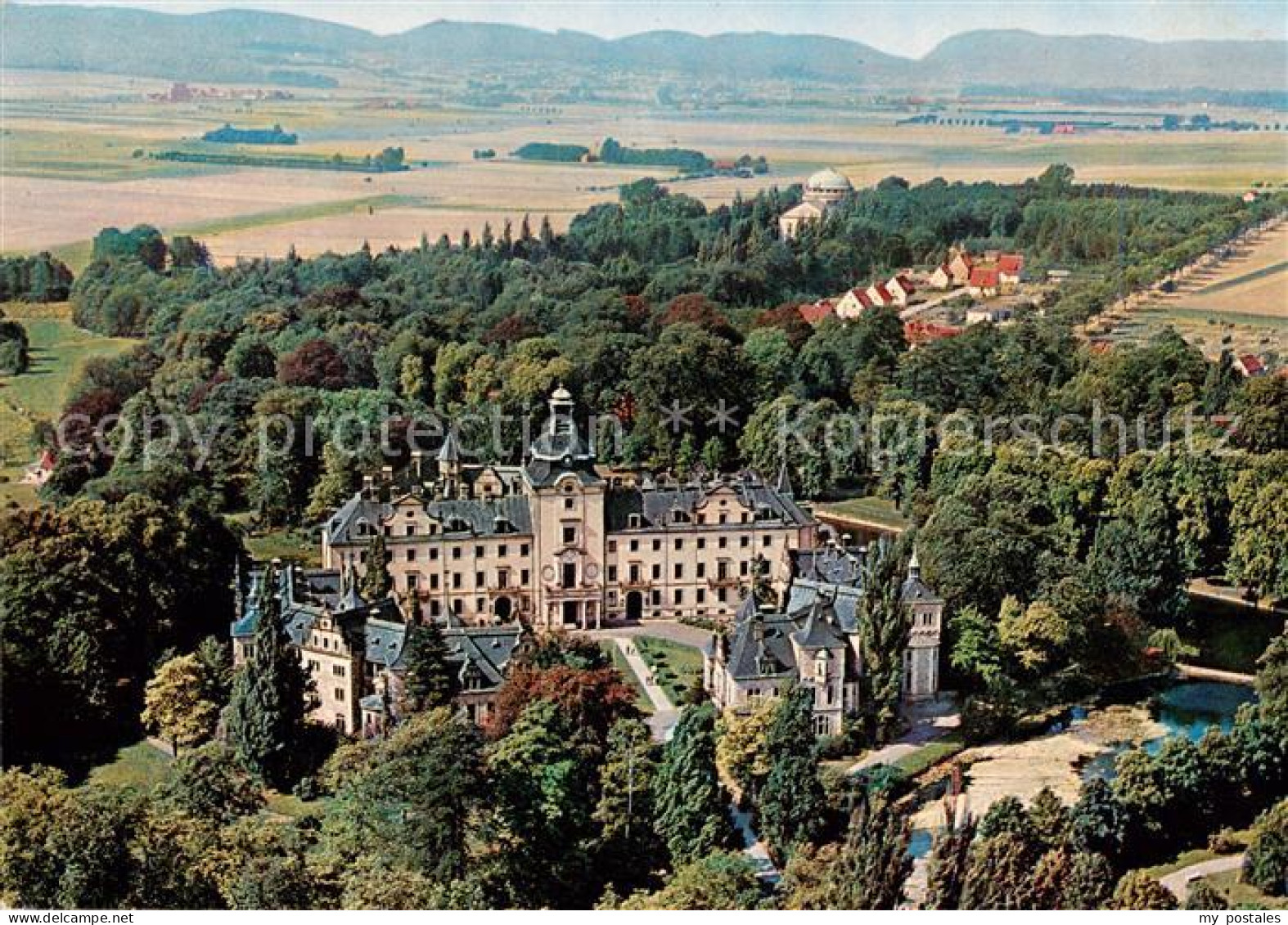 Bueckeburg Schloss Bueckeburg mit Mausoleum und Wesergebirge Fliegeraufnahme