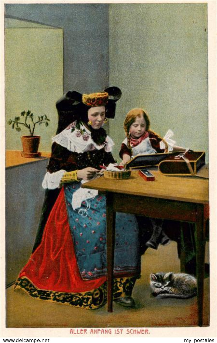 Bueckeburg Volkstrachten aus Bueckeburg und Schaumburg Lippe Mutter mit Kind